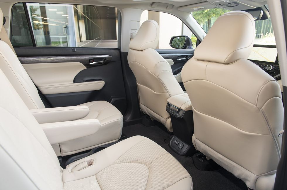 2022 toyota highlander interior