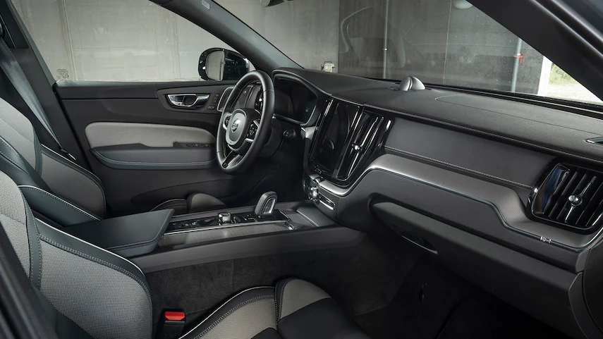 2022 volvo xc60 interior