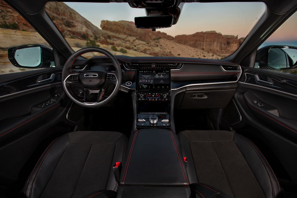 2022 jeep grand cherokee l interior