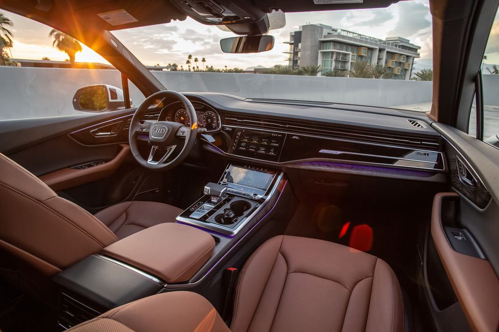 2022 audi q7 interior